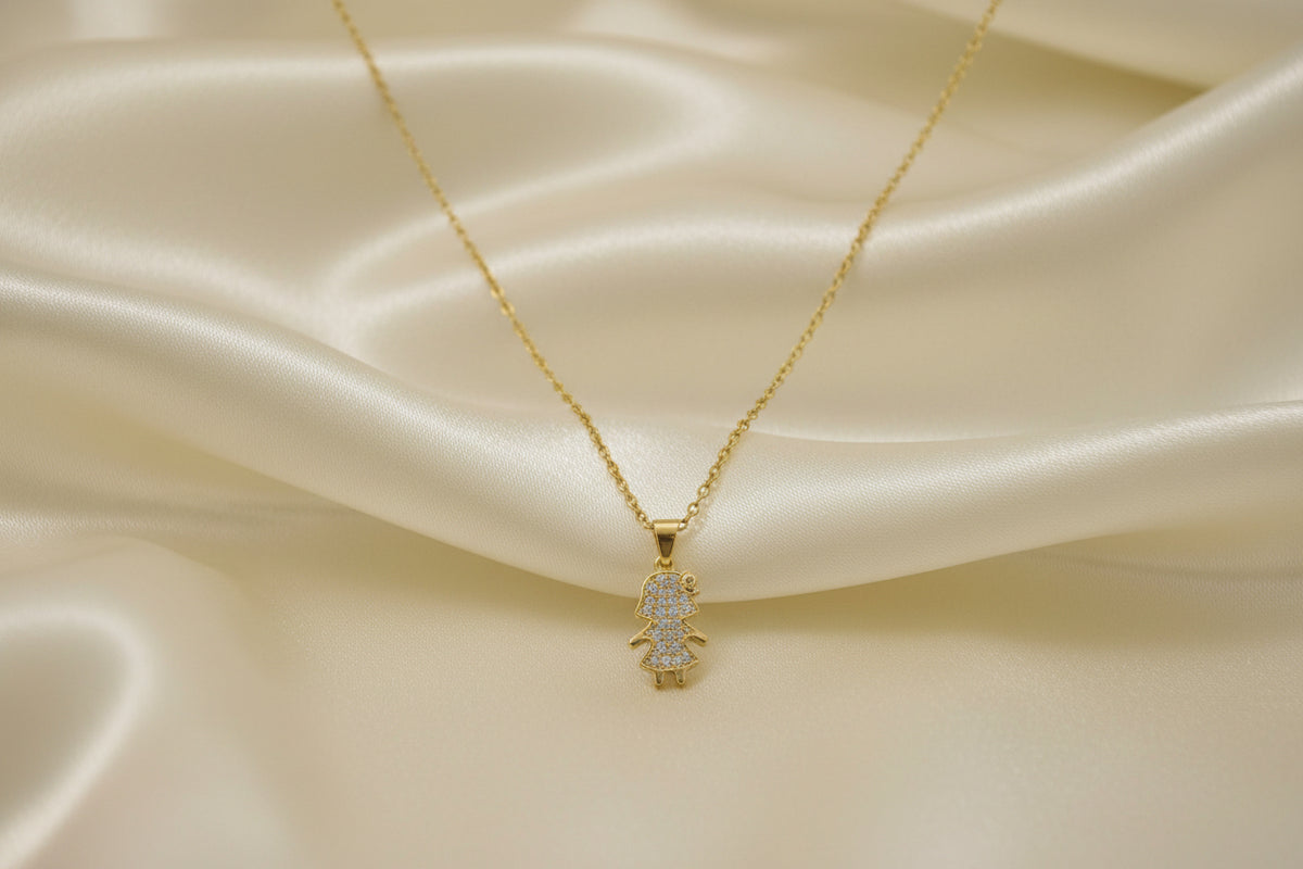 Collana color oro con piccolo pendente angioletto