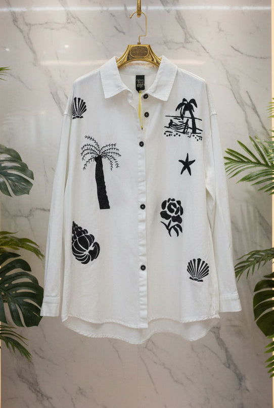 Camicia oversize bianca in denim con ricami neri a tema marino - vista frontale