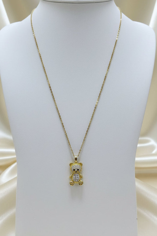 Collana orsetto teddy bear dorato con strass su espositore bianco