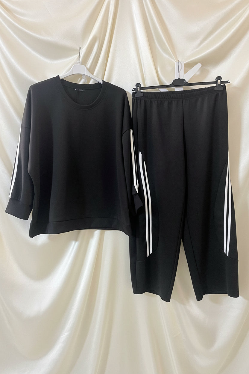 Completo due pezzi nero con triple bande bianche - felpa girocollo e pantalone wide leg