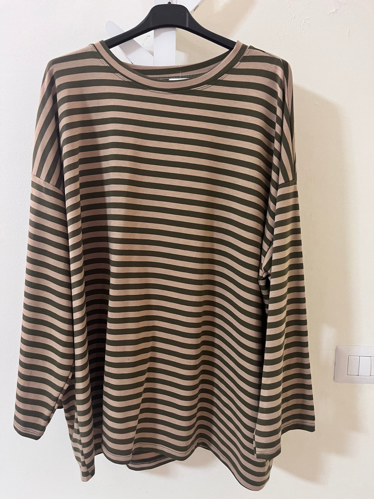 T-shirt oversize a righe nero e bianco con maniche lunghe