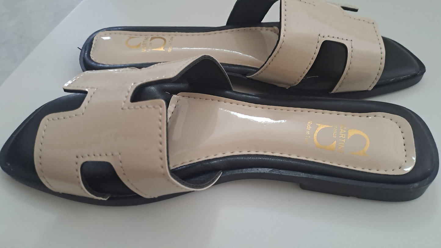 Ciabatte slide pelle verniciata beige