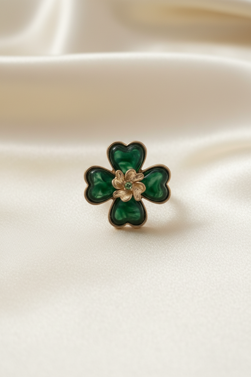 Anello quadrifoglio verde smeraldo e fiore dorato