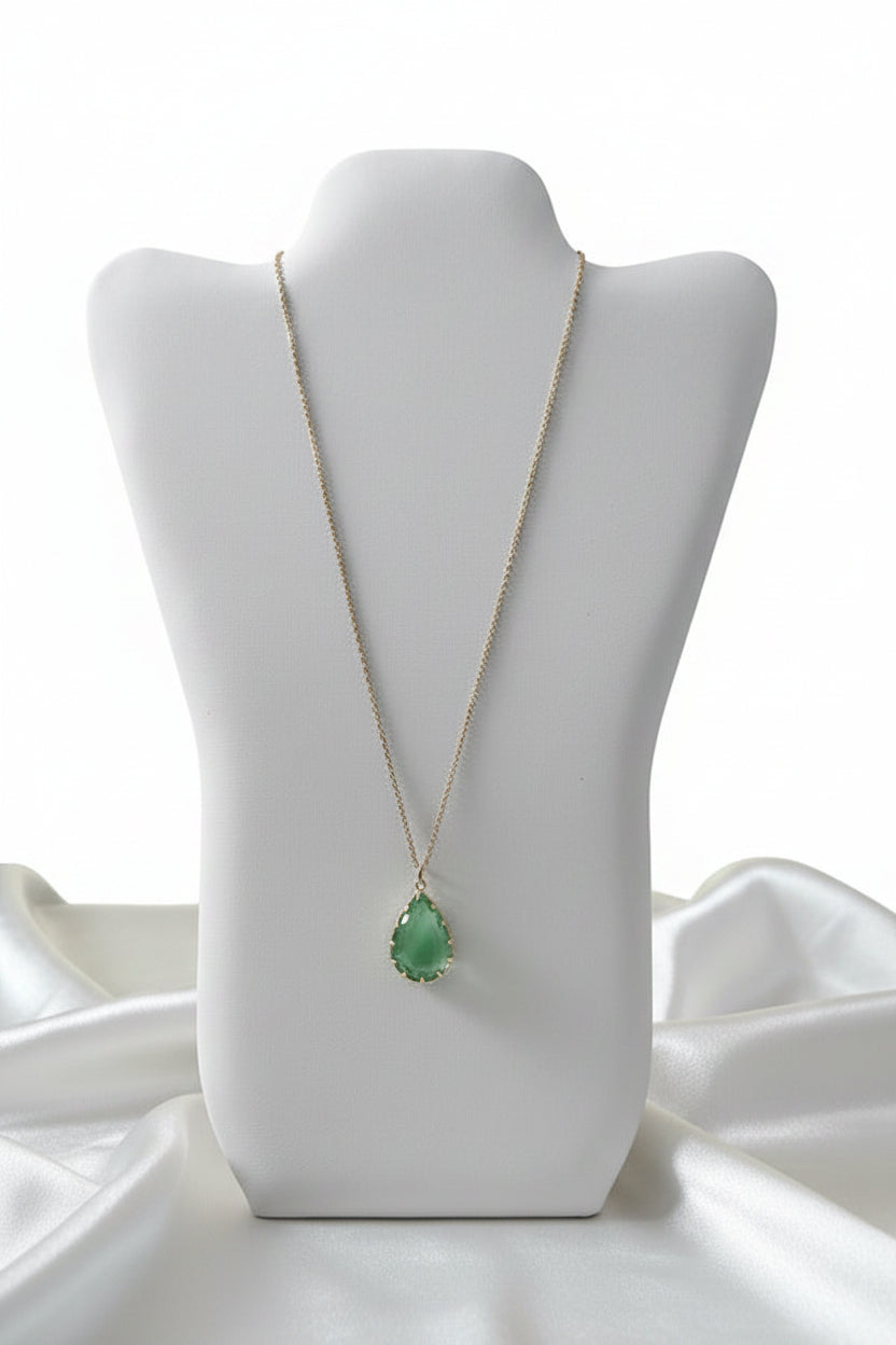 Collana con ciondolo goccia verde