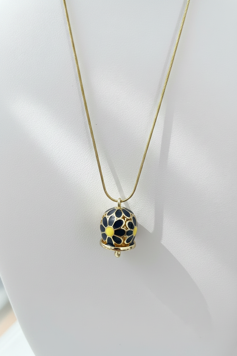 Collana con ciondolo campanella margherite nere e gialle