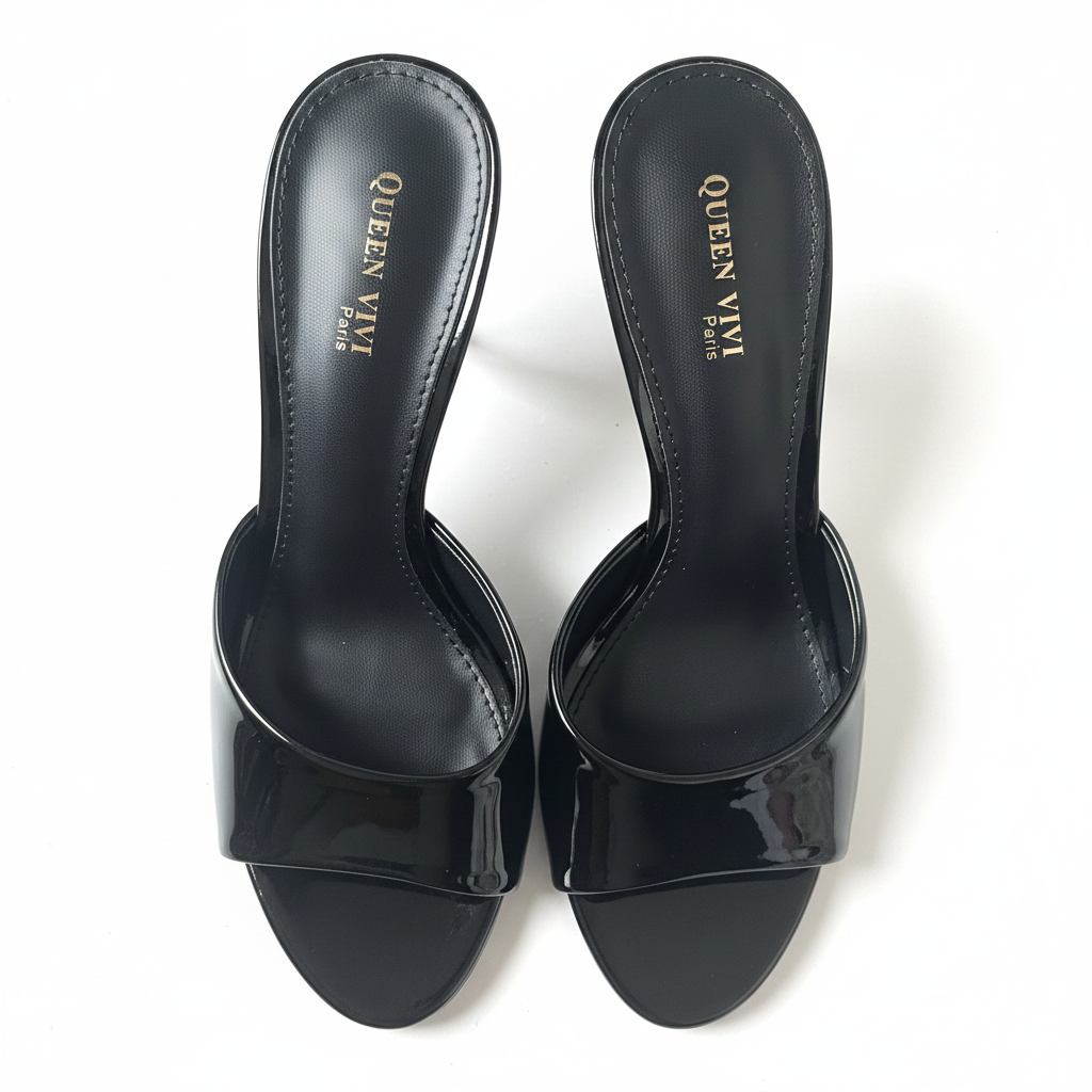 Mules nere in vernice con tacco spillo
