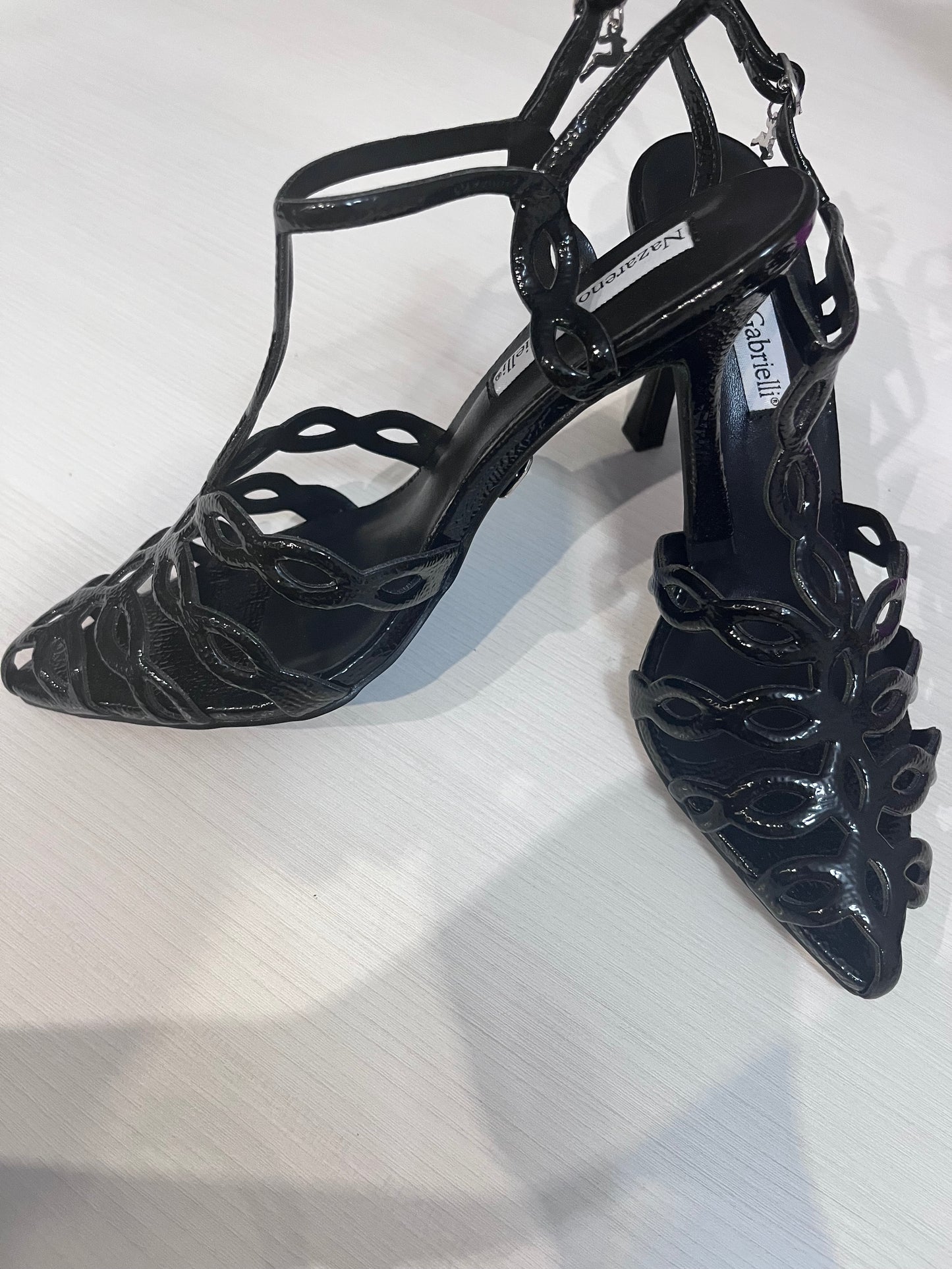 sandali eleganti con tacco con découpage a fiamma