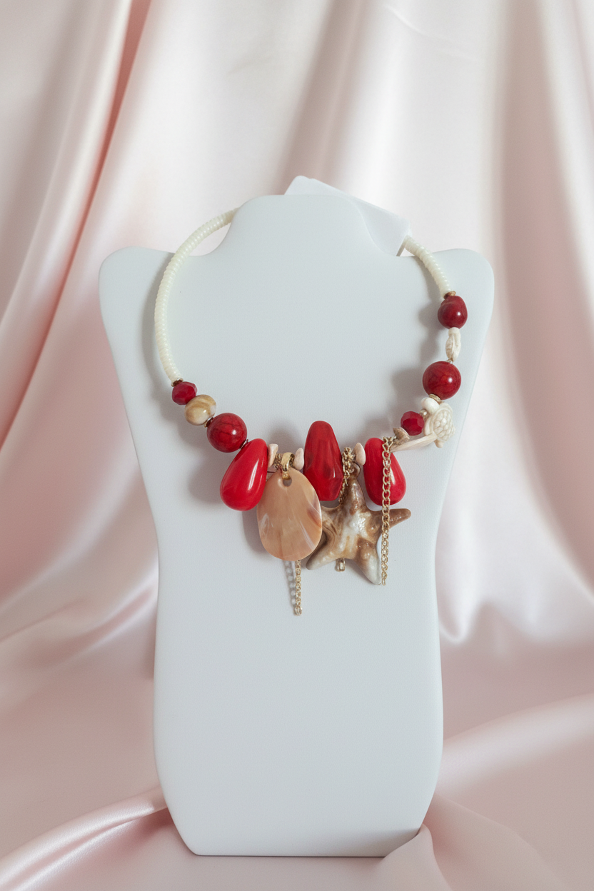 Collana con conchiglie e sfere corallo