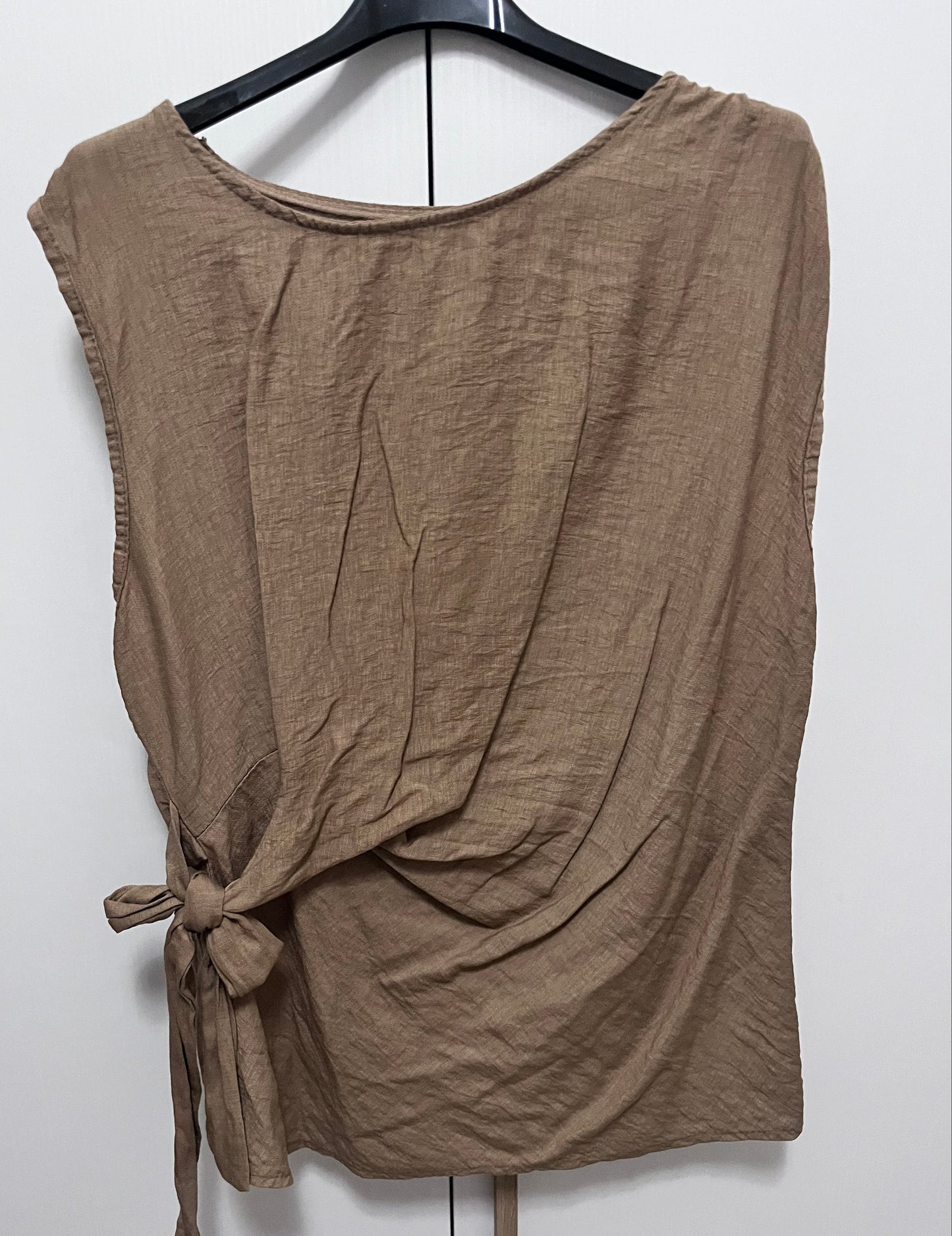 Blusa a drappeggio smanicata– Taglia unica (40-48)