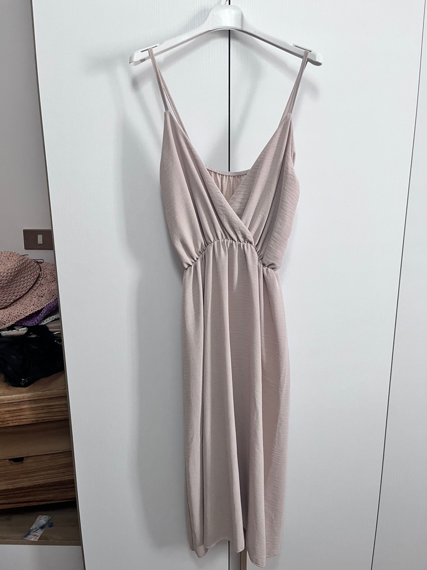 Vestito con scollo a v ed elasticoin vita TAGLIA UNICA 40/48