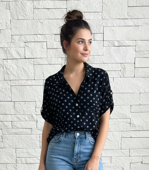 Camicia nera a pois con taschino taglia unica40/46