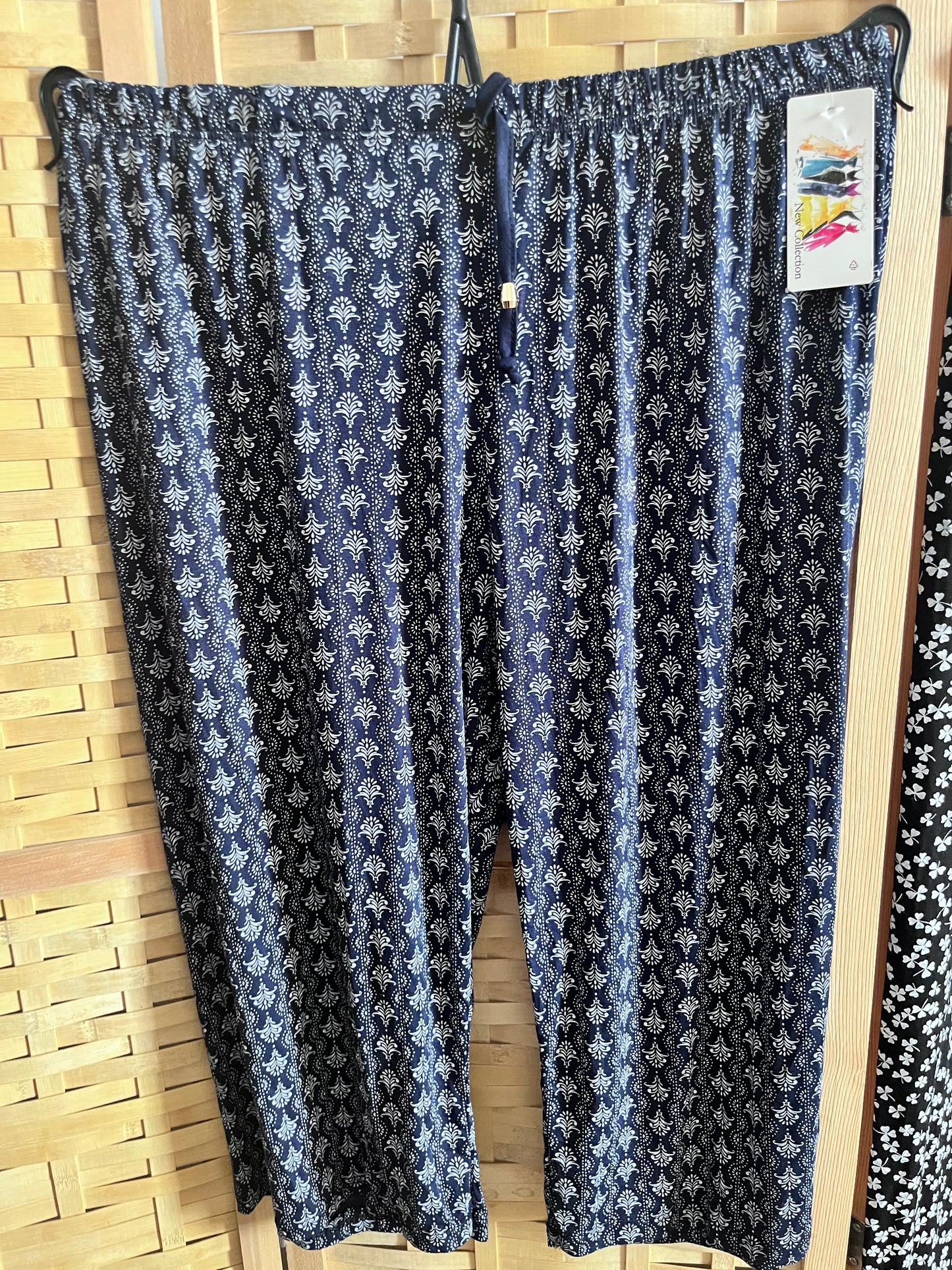Bermuda a stampa geometrica bianca con vita elasticizzatataglia unica 44/50