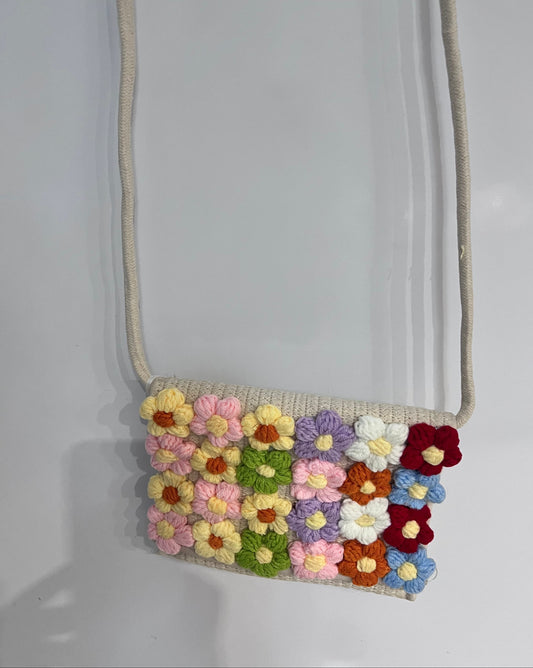 Borsa a tracolla in rafia con fiori 3D multicolor - vista frontale con tracolla