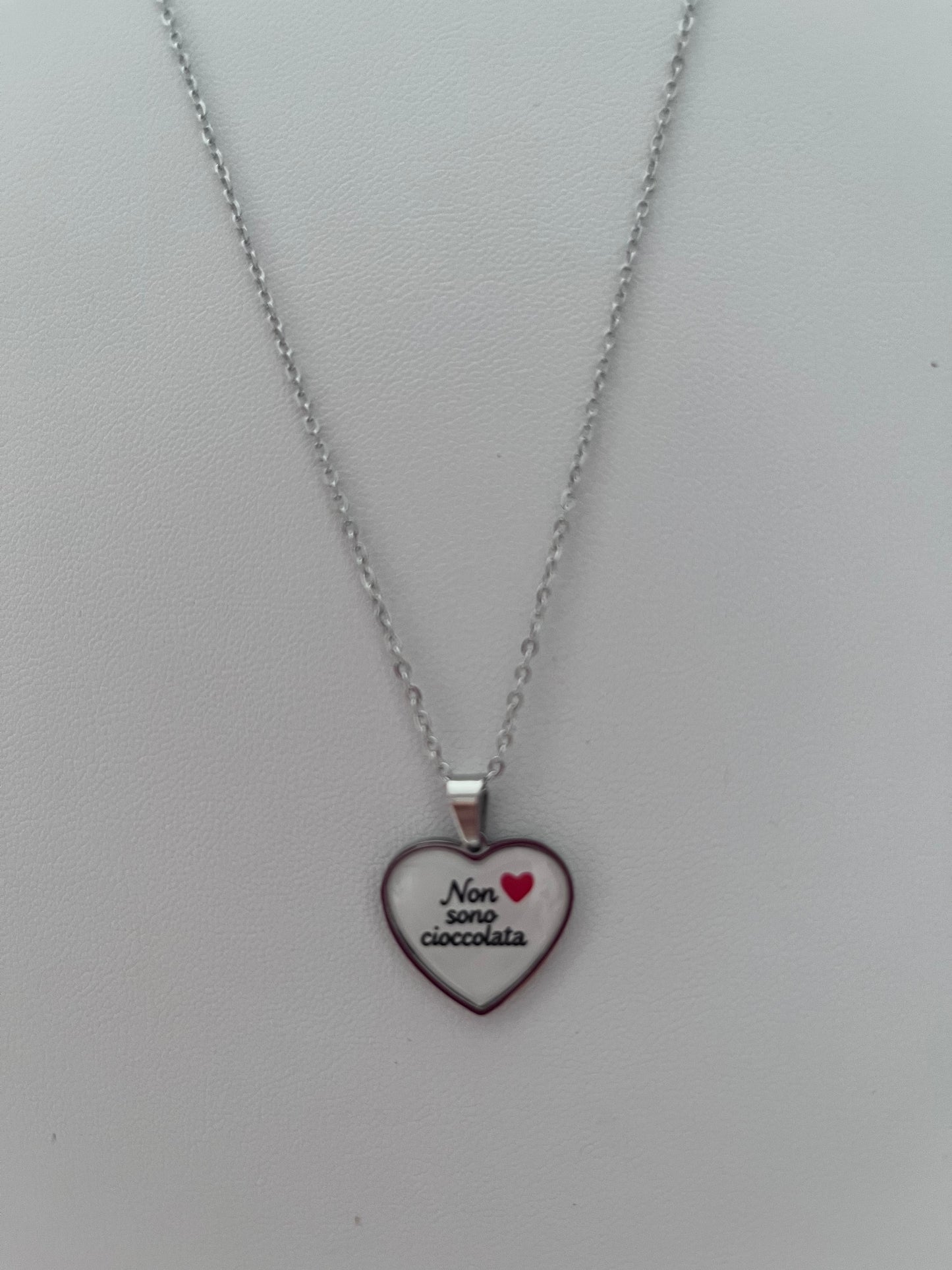 Collana argentata con ciondolo con frase messaggio