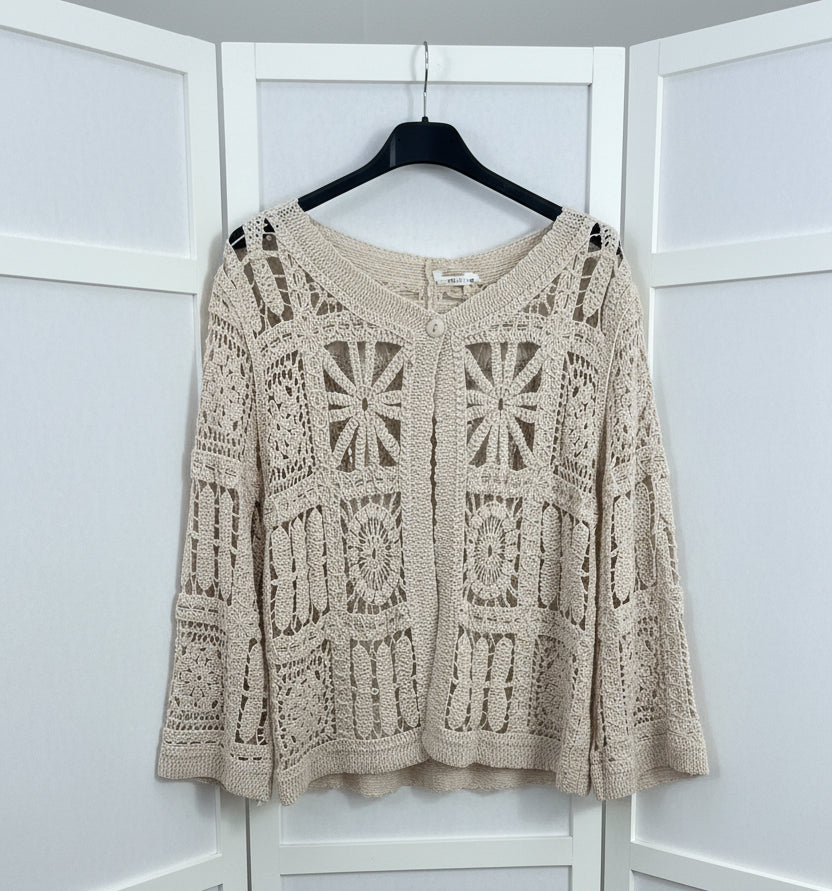 Top in crochet panna con motivi geometrici e floreali