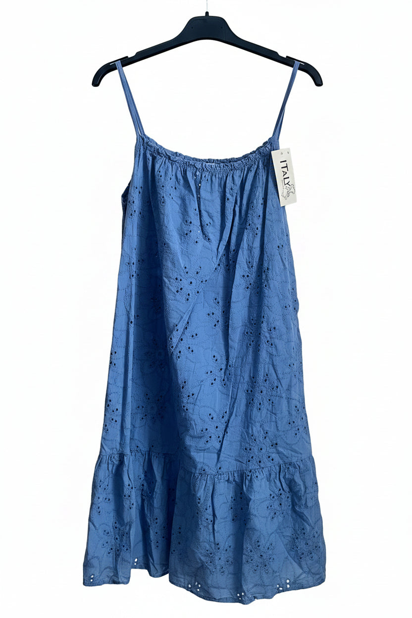 Vestito in sangallo blu con spalline e volant