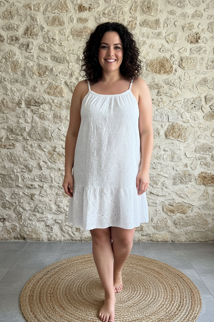 Vestito in sangallo bianco con spalline e volant