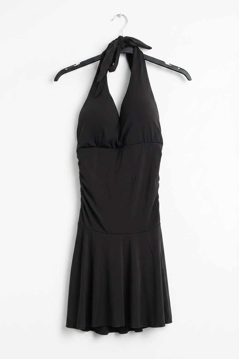 Abito corto halter nero con scollo a V drappeggiato e gonna a ruota