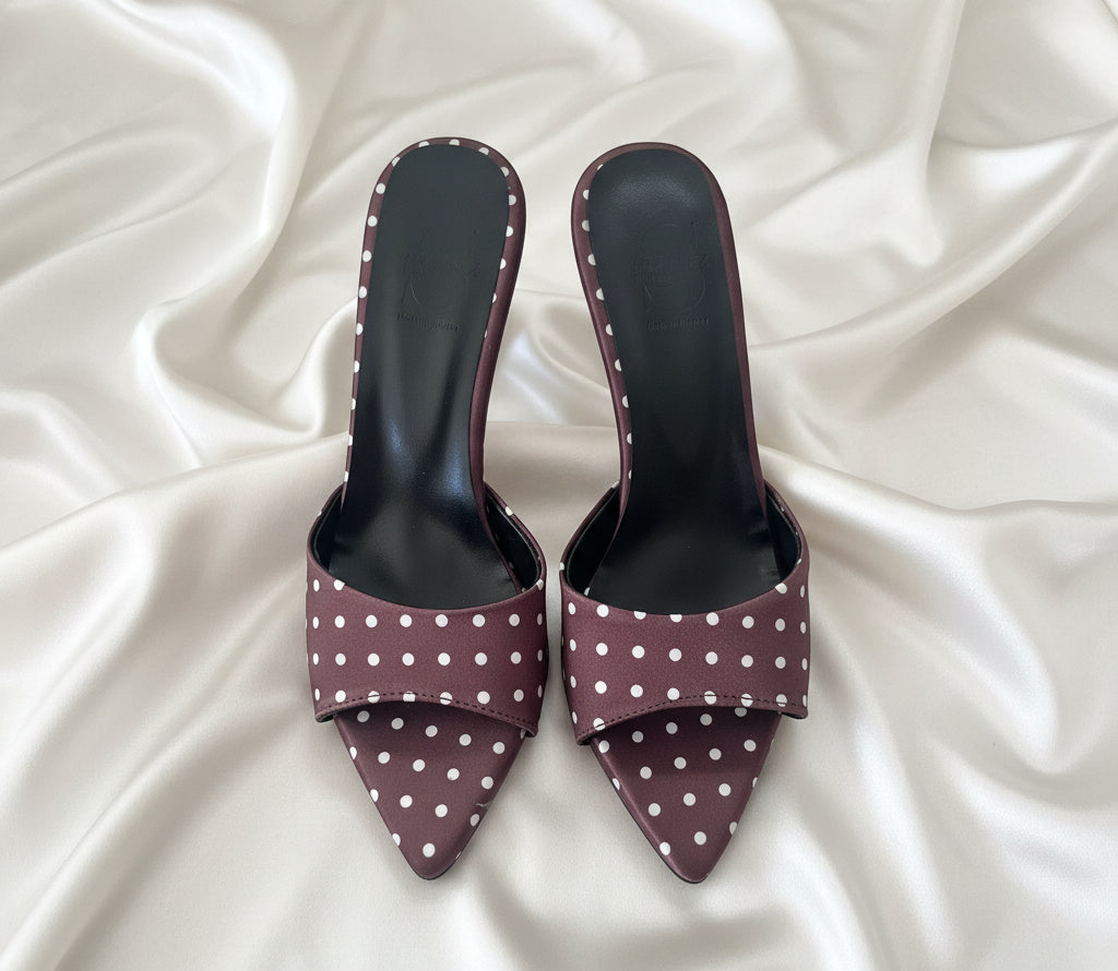 Mules tacco a spillo pois bianco su bordeaux - vista dall'alto