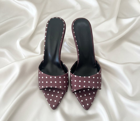 Mules tacco a spillo pois bianco su bordeaux - vista dall'alto
