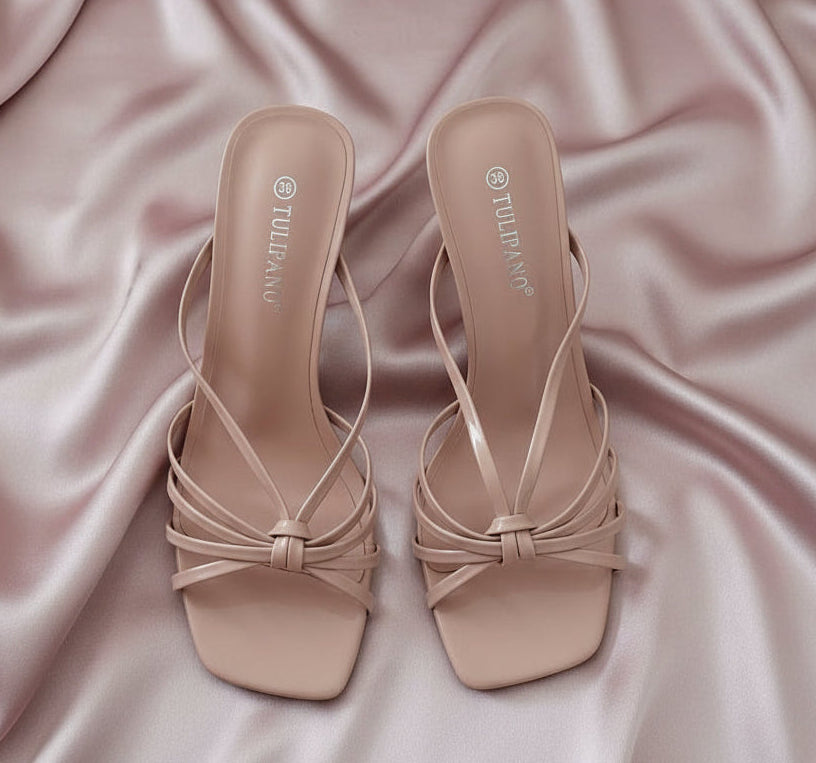 Sandali con lacci incrociati e nodo – colore nude