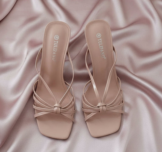 Sandali con lacci incrociati e nodo – colore nude