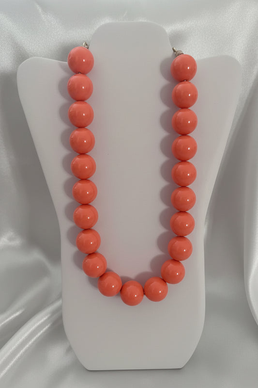Collana a grandi sfere lucide color corallo