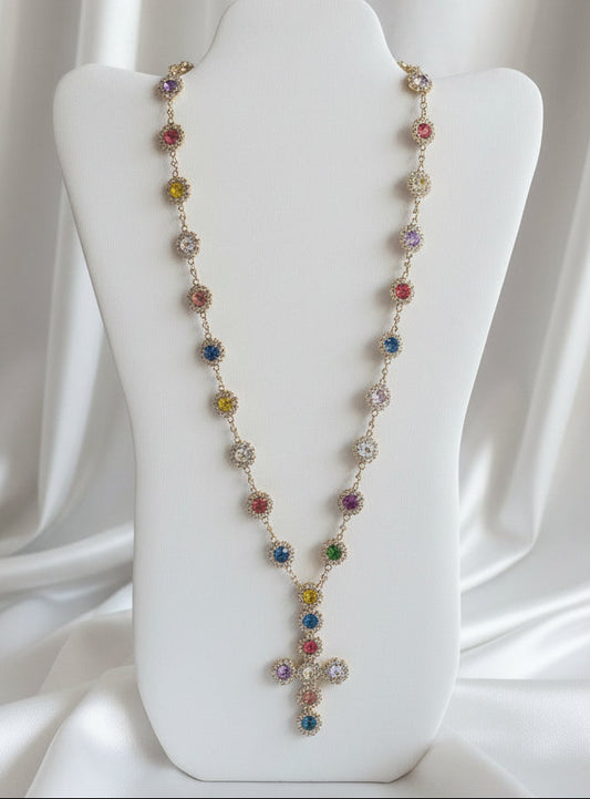 Collana rosario dorata con cristalli multicolore e ciondolo a croce
