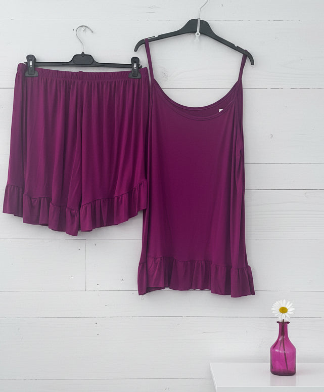 Coordinato prugna top con bretelle e shorts con volant