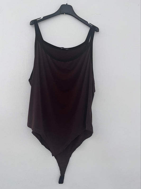 Body nero con spalline larghe