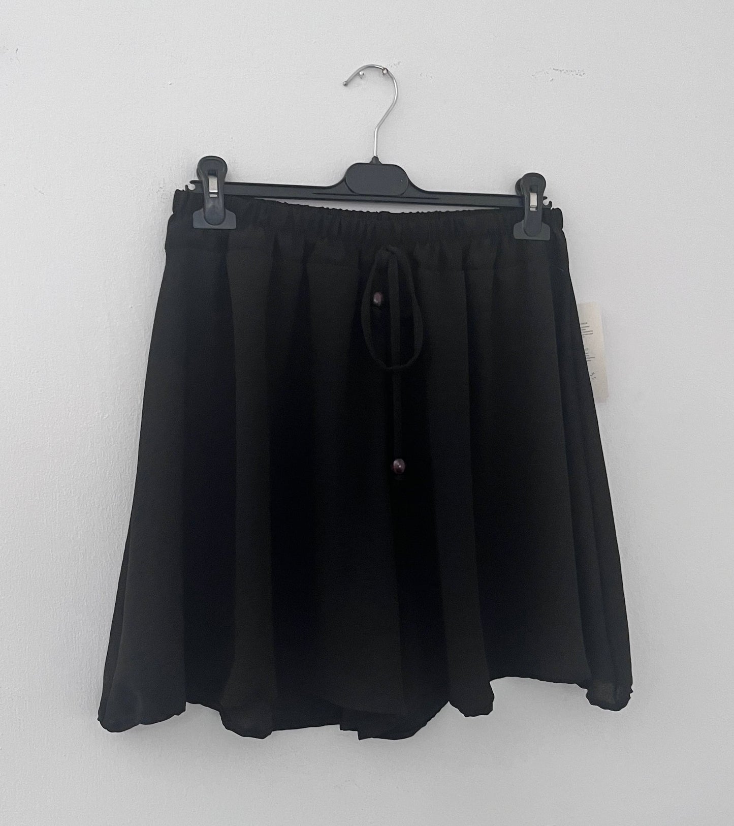 Shorts gonna nera con vita elastica