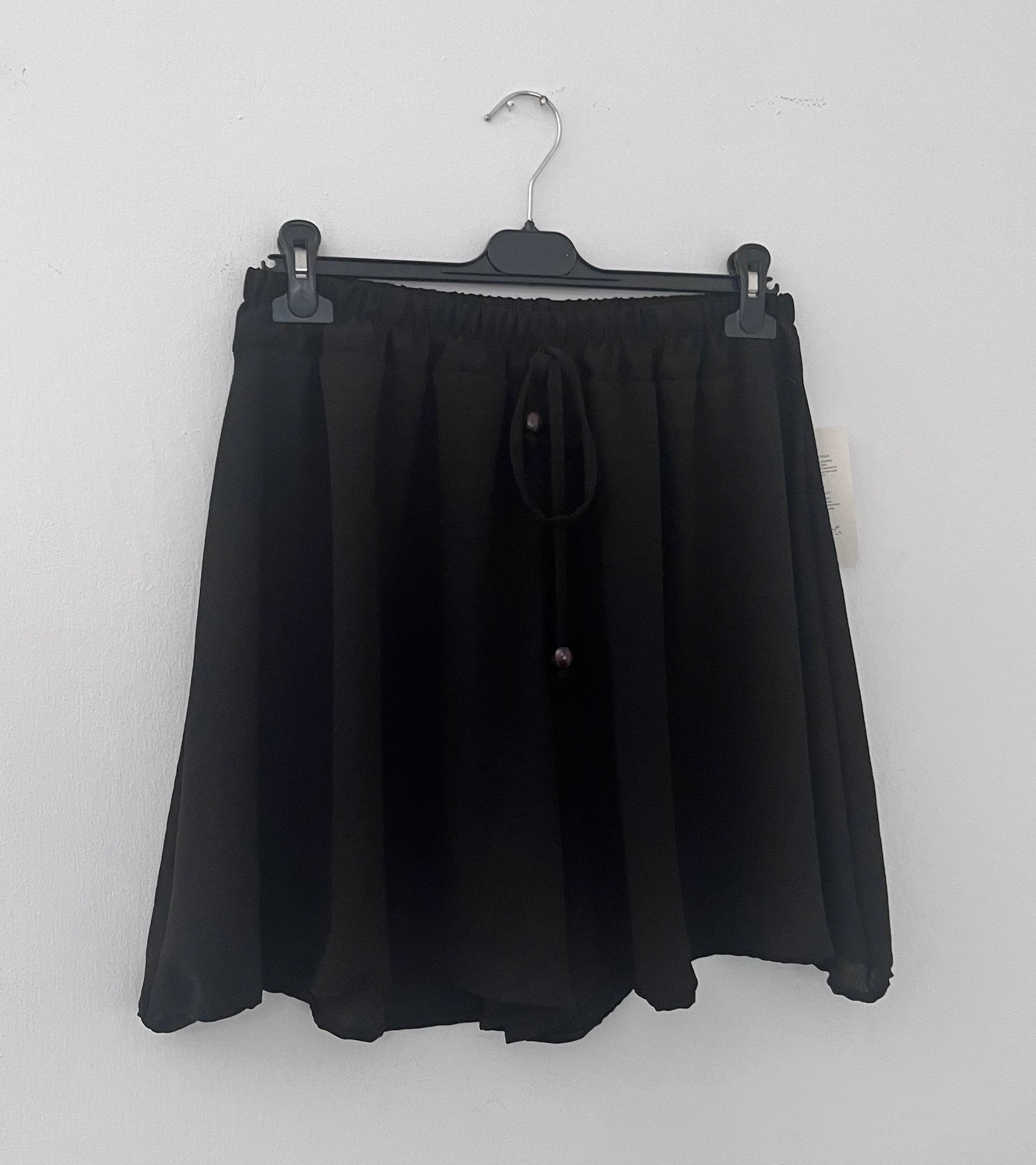 Shorts gonna nera con vita elastica