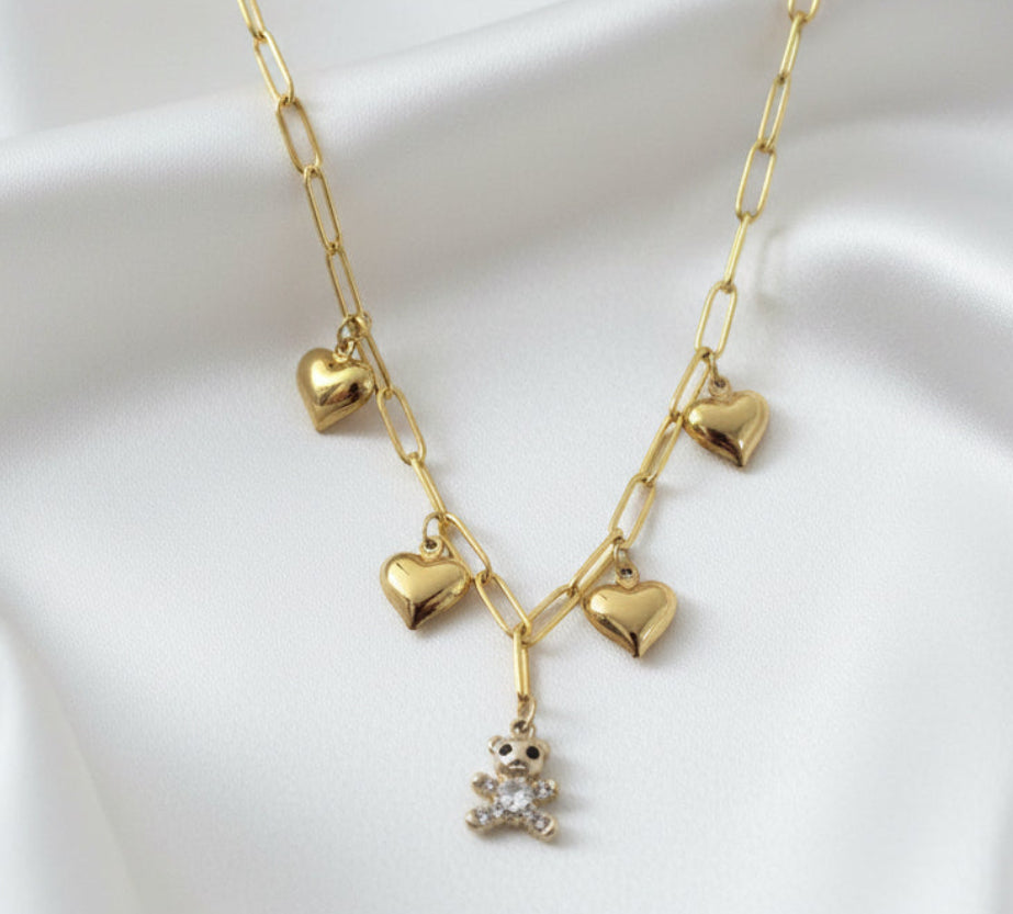 Collana charm cuori e orsetto dorato