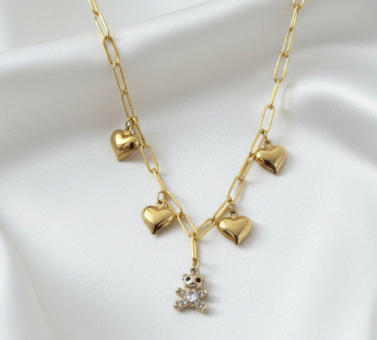 Collana charm cuori e orsetto dorato