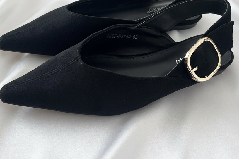 Slingback autunnali color nero con fibbia dorata