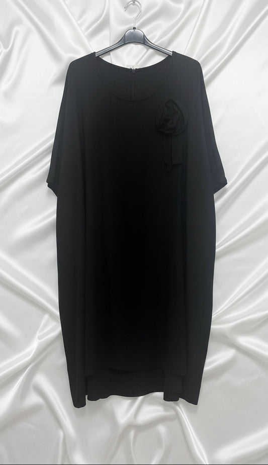 Abito midi oversize nero con maniche a pipistrello