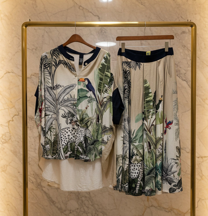 Completo camicia e gonna midi con stampa tropical beige