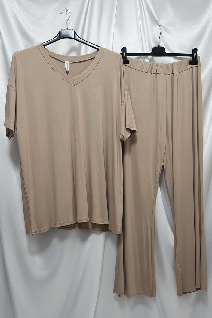Completo t-shirt e pantaloni beige tinta unita