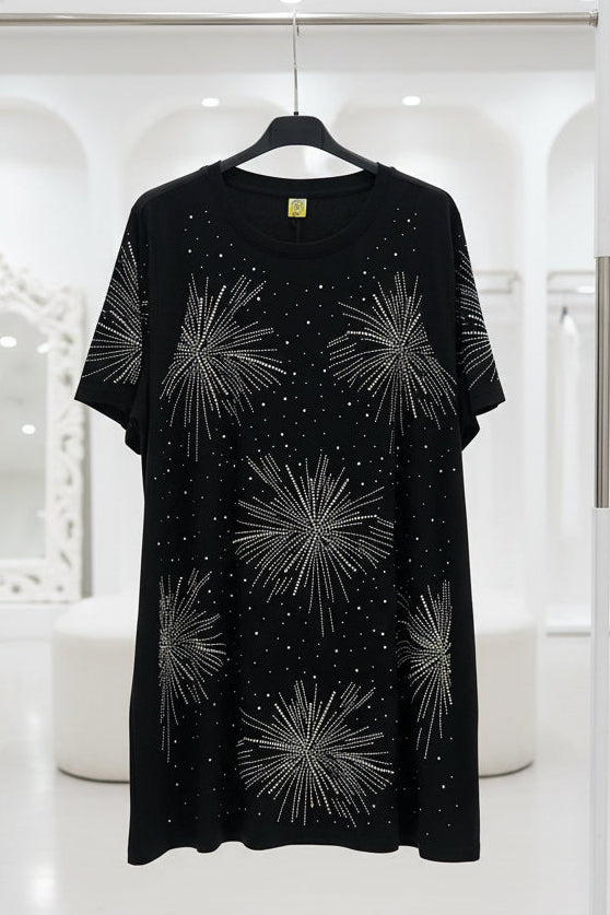 T-shirt oversize nera con strass a fuochi d'artificio