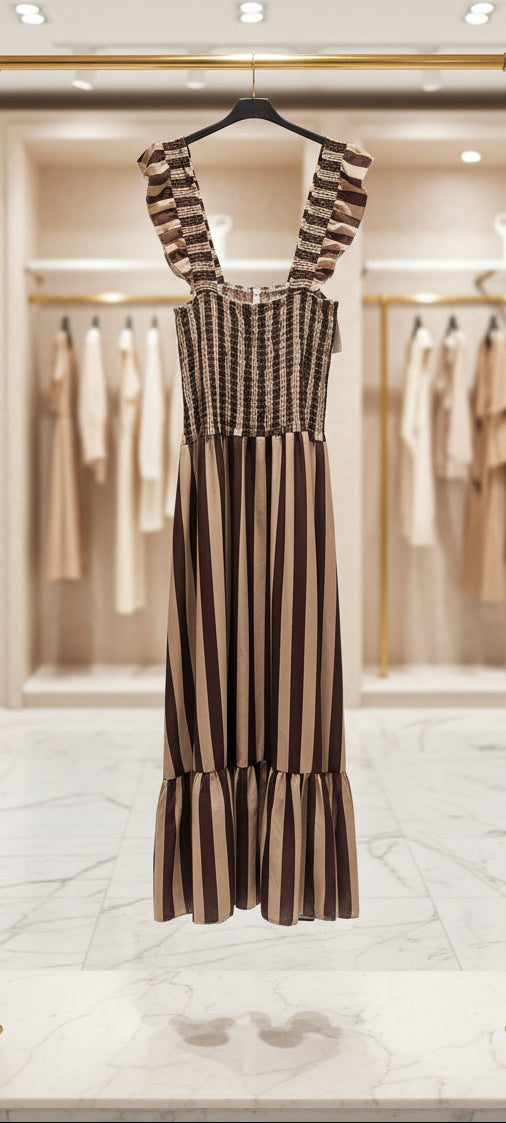 Vestito lungo a righe marrone e beige con corpino smock e spalline con volant