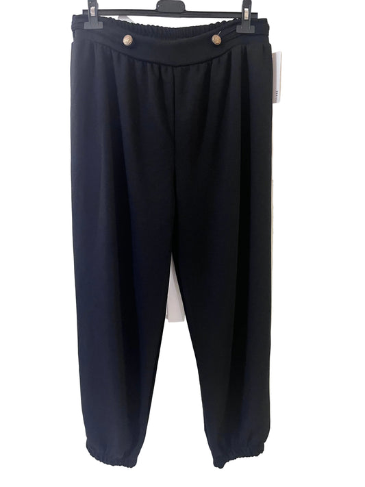 Pantaloni jogger neri con bottoni gioiello in vita e polsini elastici - vista frontale