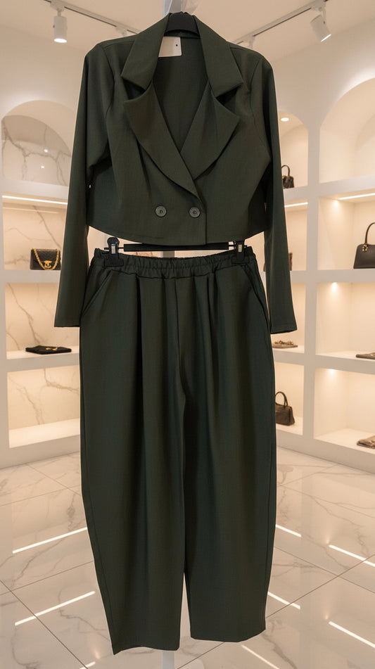 Completo due pezzi nero con blazer crop doppiopetto e pantalone baggy