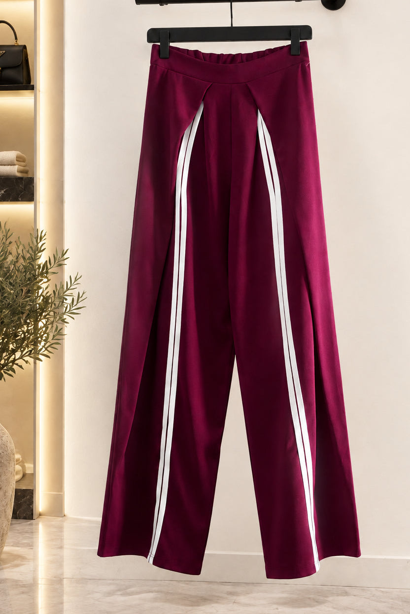 Pantaloni ampi bordeaux con strisce verticali bianche