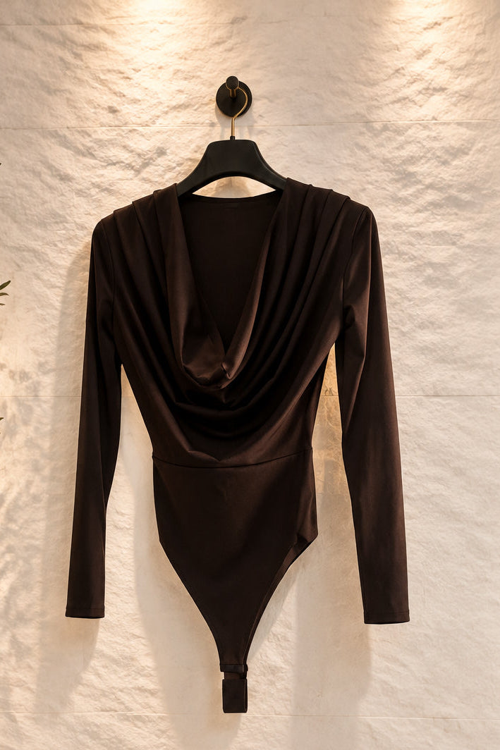 Body nero a maniche lunghe con scollo drappeggiato