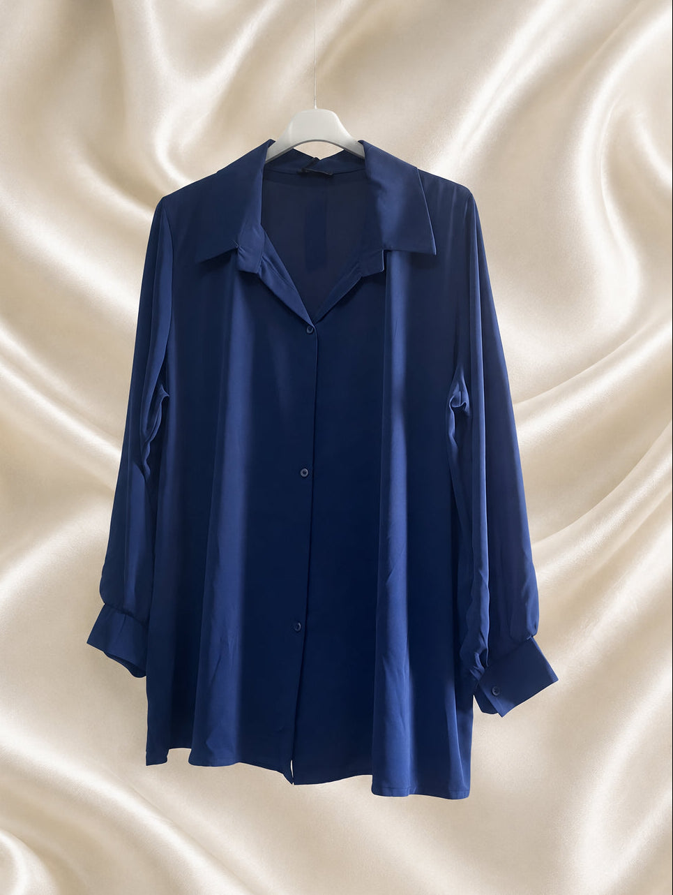 Camicia lunga fluida blu scuro con colletto e bottoni