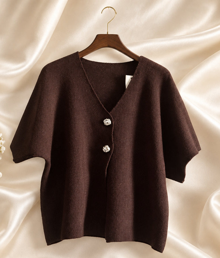 Cardigan corto marrone scuro con bottoni decorativi