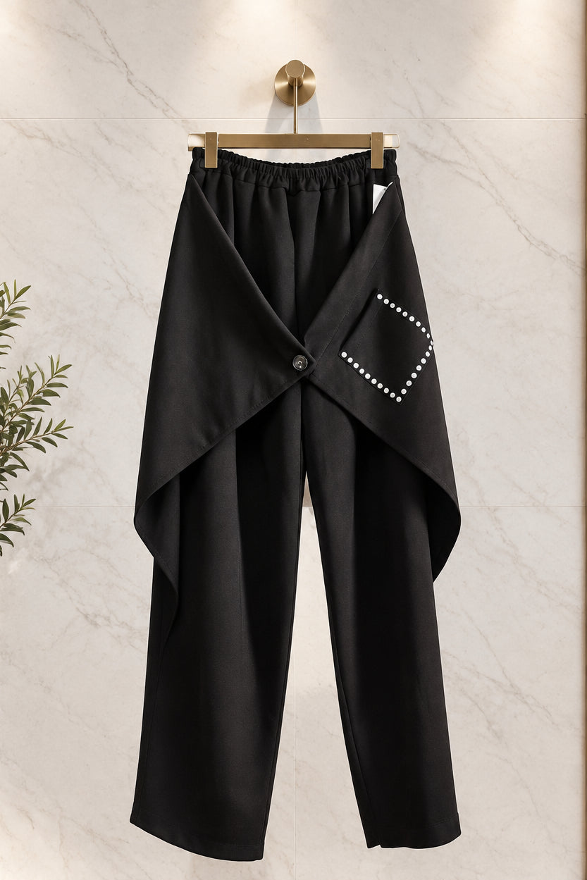 Pantaloni neri con pannello incrociato e tasca con dettagli luminosi