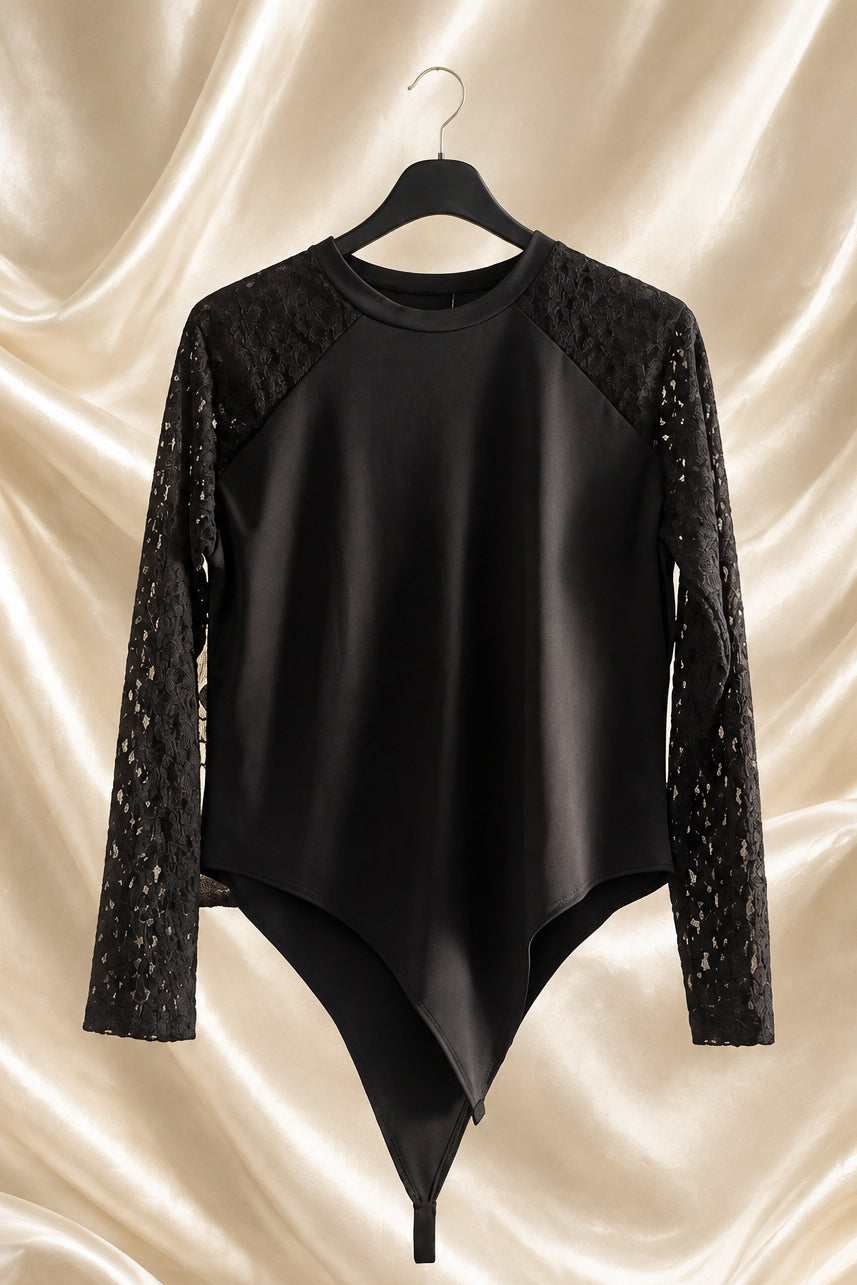 Body nero con scollo rotondo e maniche lunghe effetto pizzo
