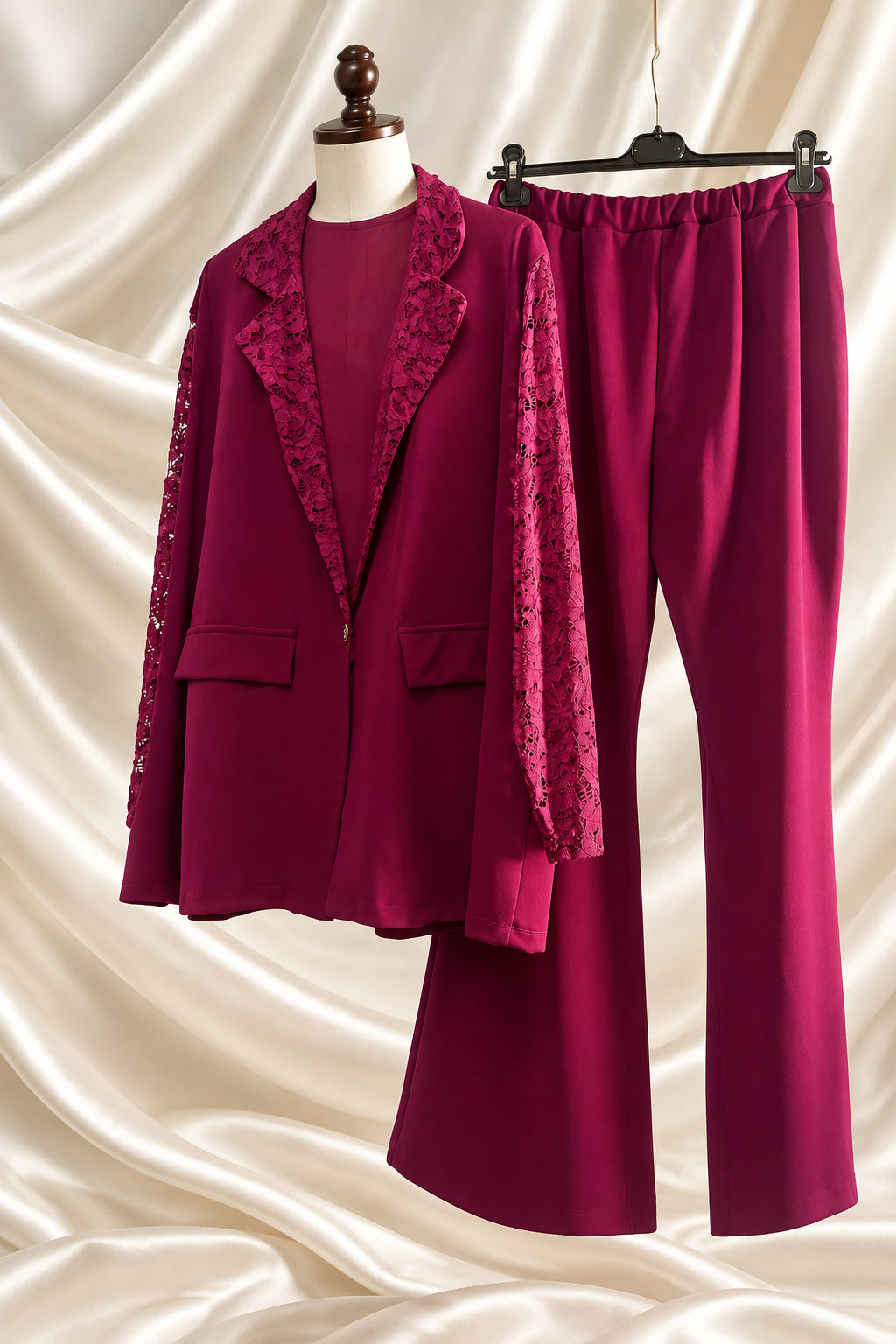 Coordinato bordeaux con giacca e pantaloni, dettagli effetto pizzo