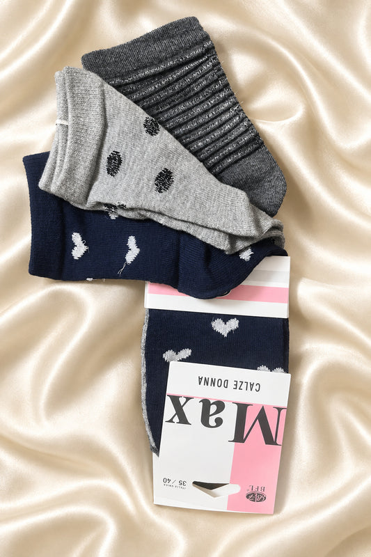 Calze corte Max con fantasie a righe e cuori in blu scuro e grigio
